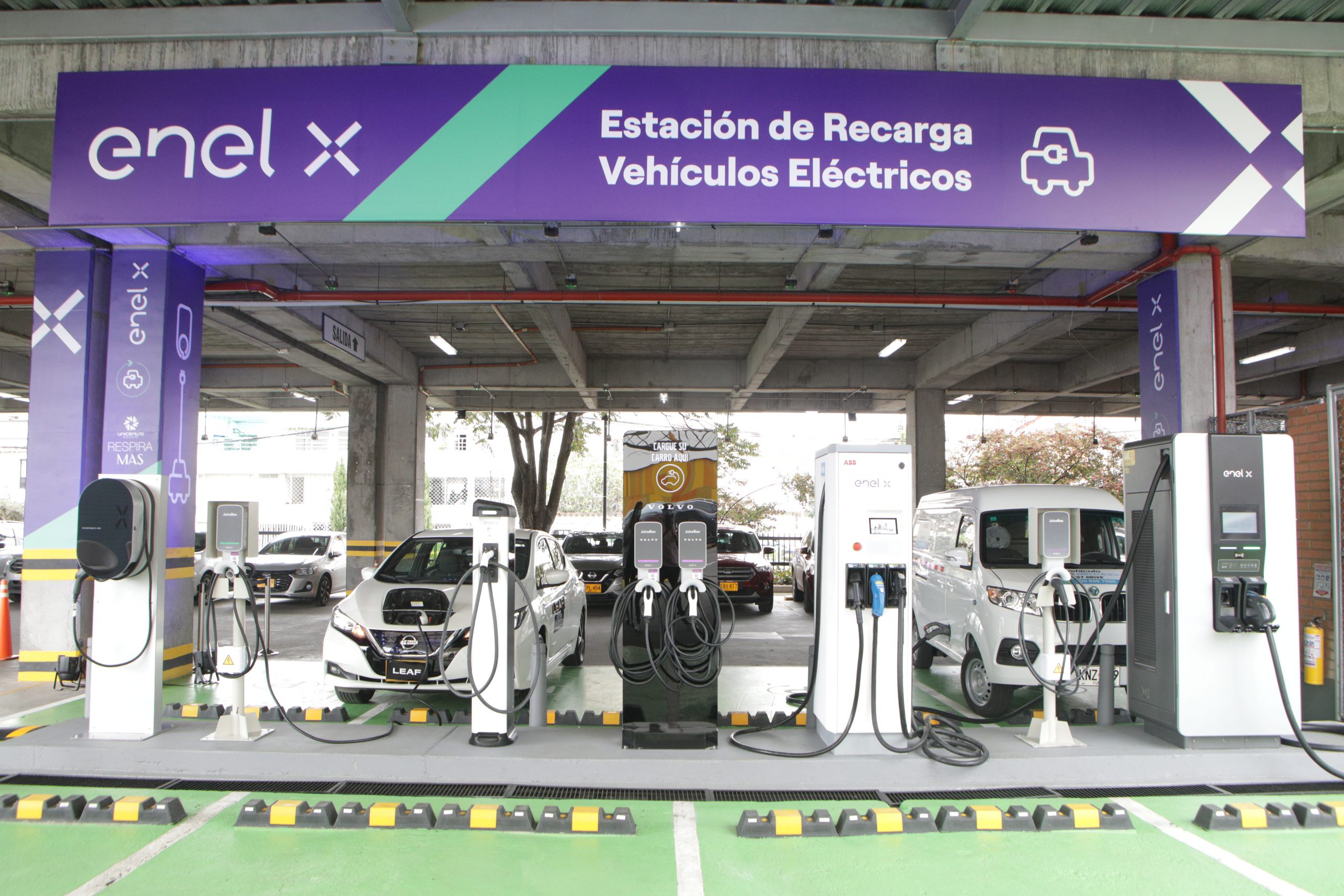 NUEVA ELECTROLINERA DE ENEL X EN UNICENTRO