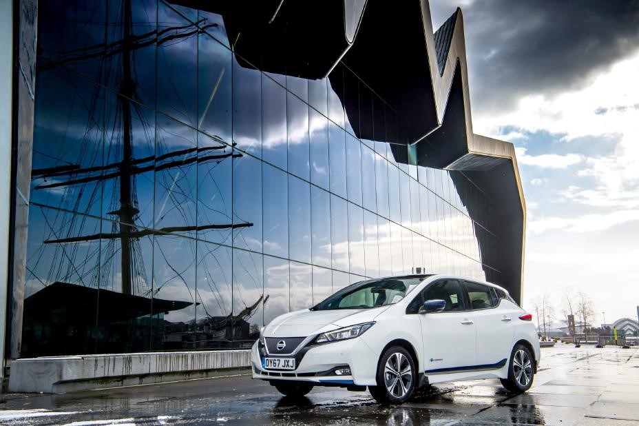 Nissan LEAF, el vehículo galardonado por ser ideal para disfrutar del futuro, hoy