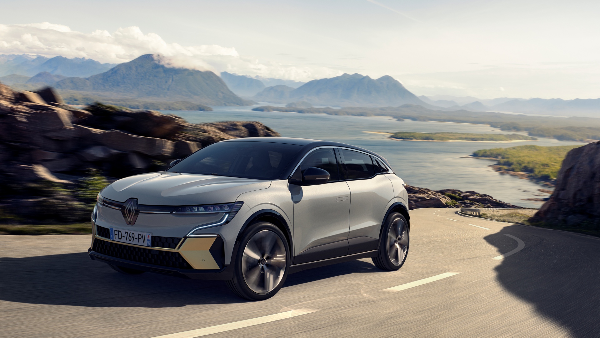 ESTRENO MUNDIAL:  NUEVO RENAULT MÉGANE E-TECH 100% ELÉCTRICO