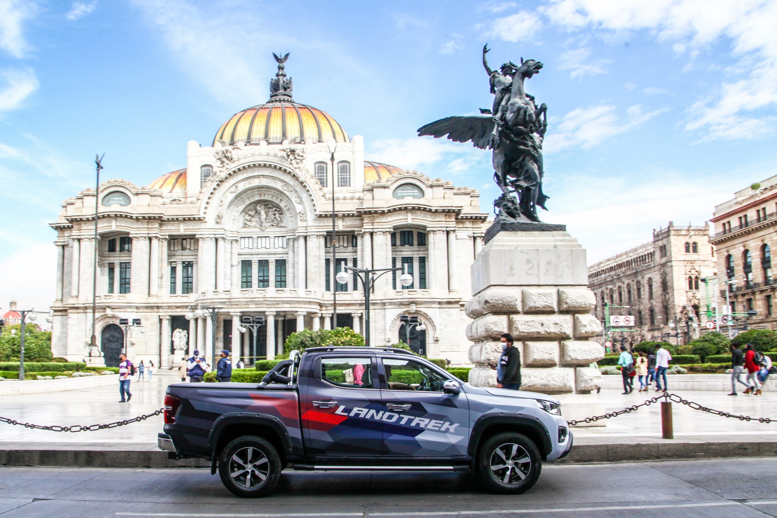 PEUGEOT LANDTREK EN USHUAIA: LA EXPEDICIÓN “CONECTANDO LAS AMÉRICAS” LLEGÓ A TIERRA DE FUEGO ARGENTINA