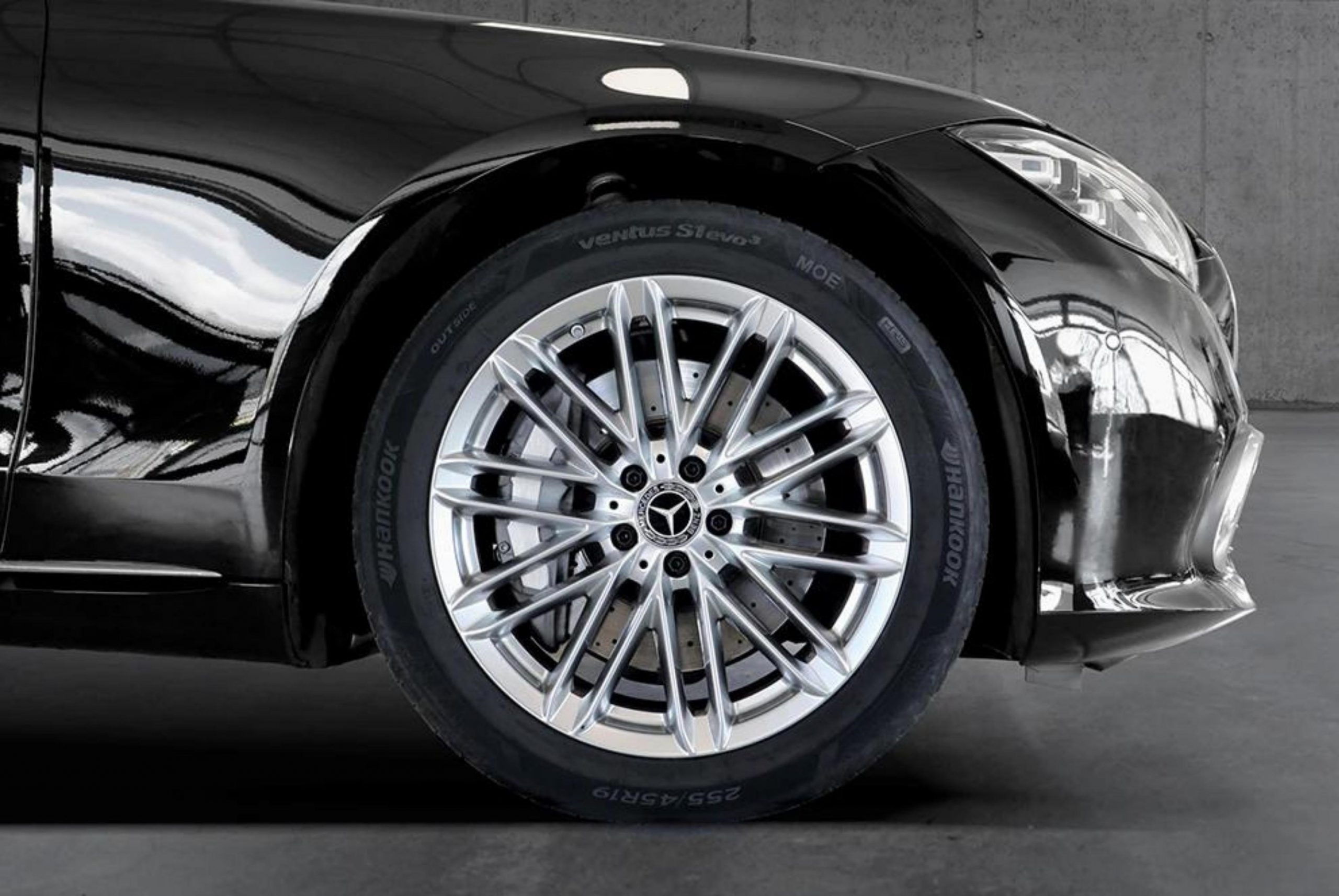 Llantas Hankook nuevamente como equipo original para un fabricante de automóviles premium