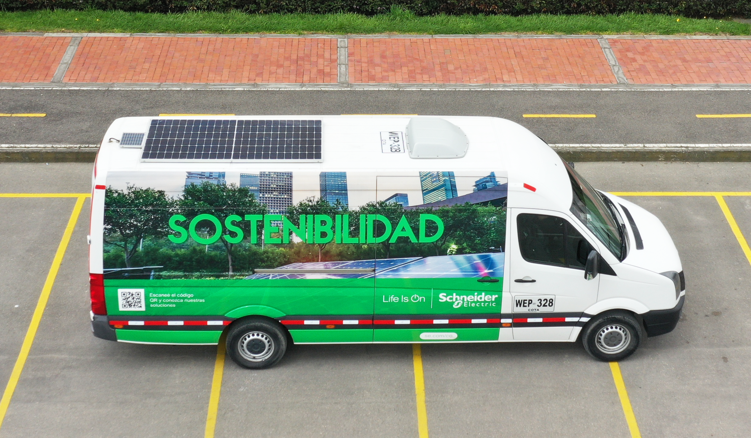 El automóvil que recorre Colombia con las novedades del sector energético para los hogares y las industrias