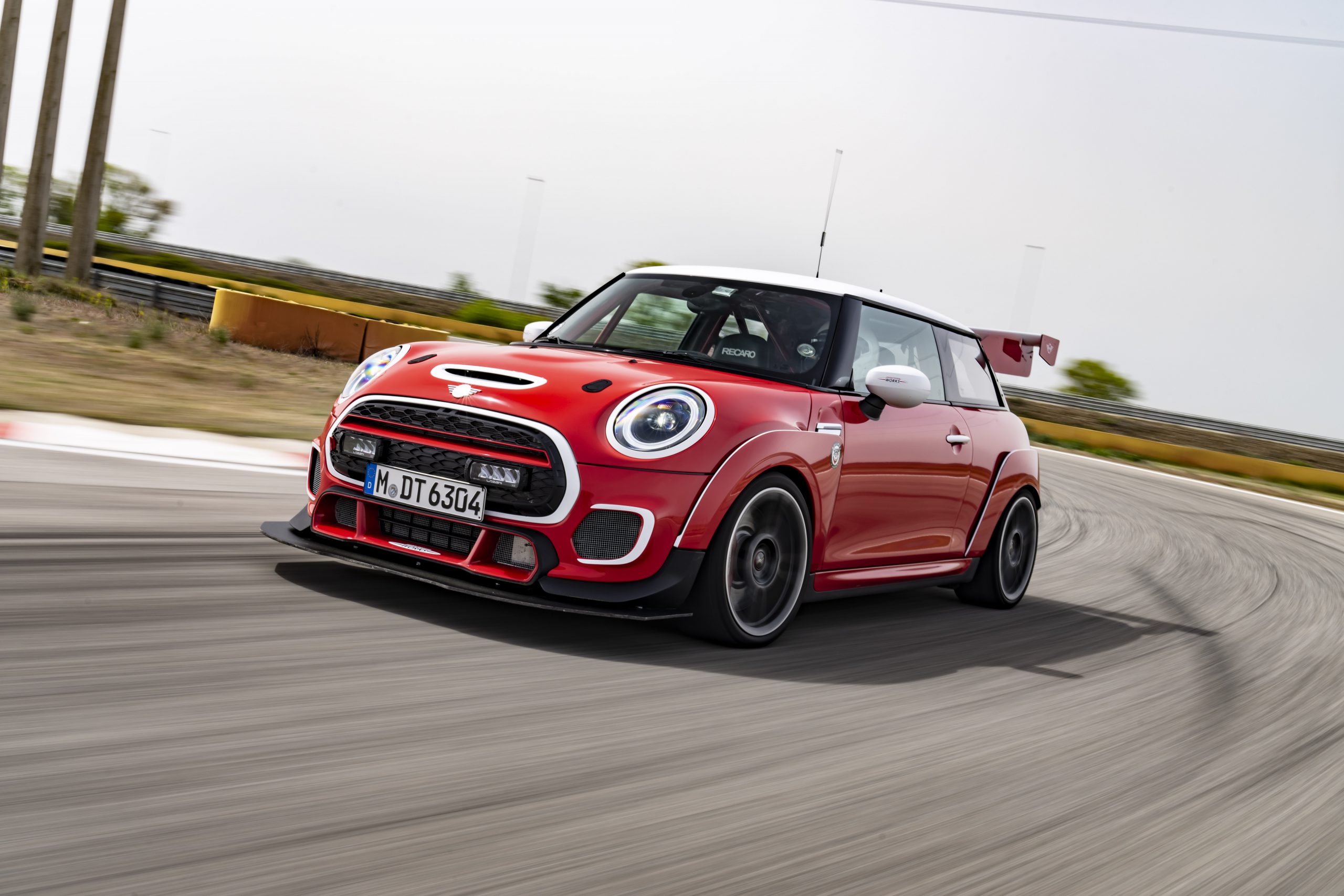 MINI John Cooper Works completa otro hito en su camino hacia las 24 horas