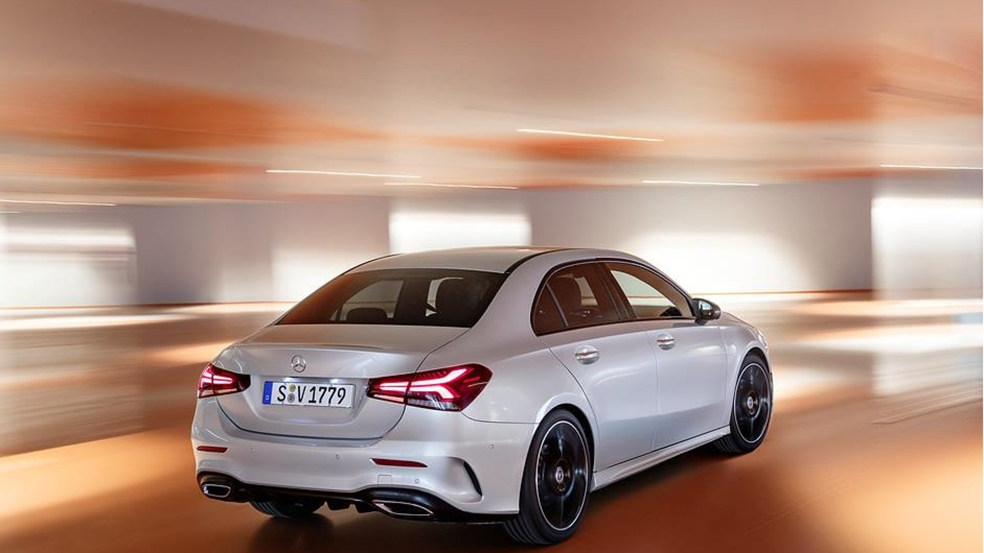 Mercedes-Benz A 200 Sedán AMG Line y CLA 200 Coupé AMG Line, son los líderes respectivamente de su segmento y llegan con mayor potencia al mercado colombiano