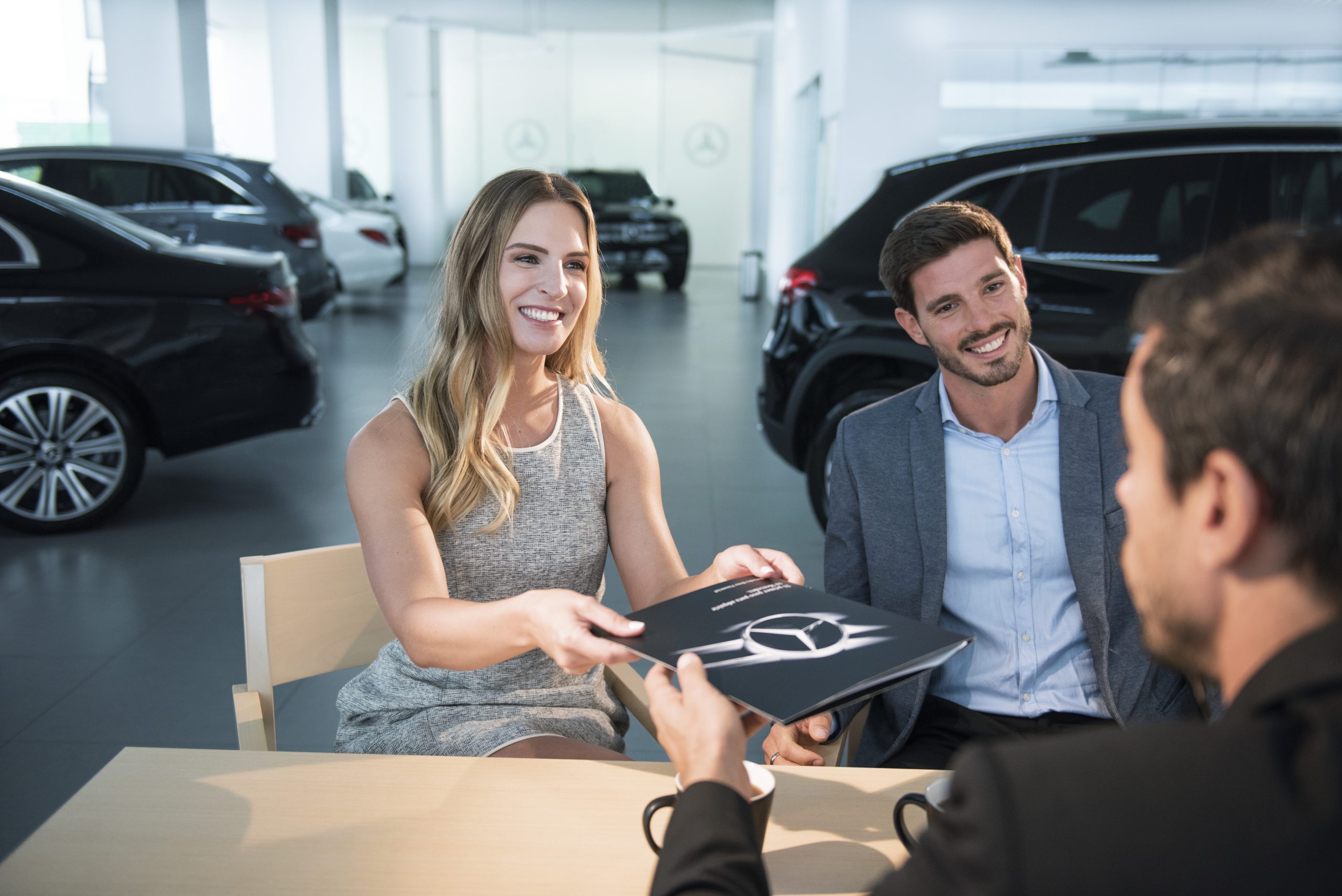 Mercedes-Benz Colombia se destaca por su alta calificación en la experiencia de sus clientes en ventas y servicio, según la herramienta en línea Reputation.com