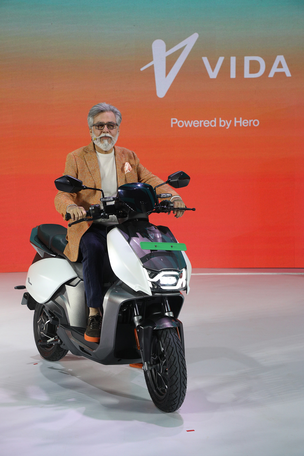 Hero Motocorp lanza vida V1, la primera Scooter eléctrica totalmente integrada de la india