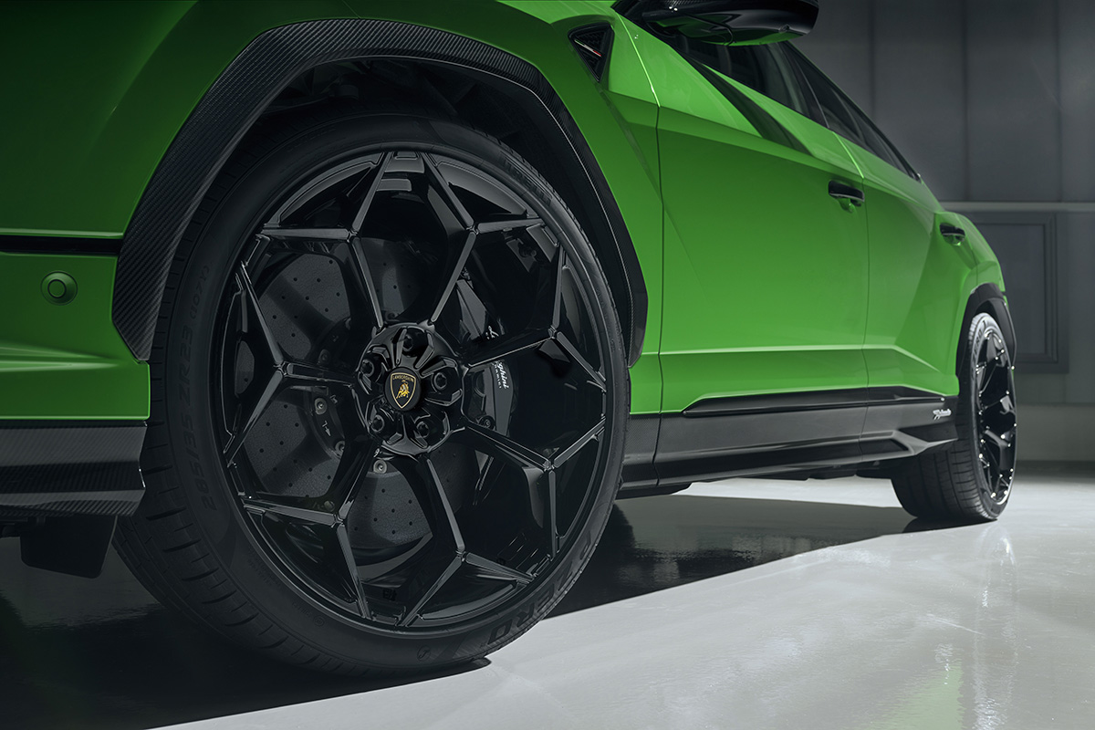 Pirelli P Zero Trofeo R bate récords con el Lamborghini