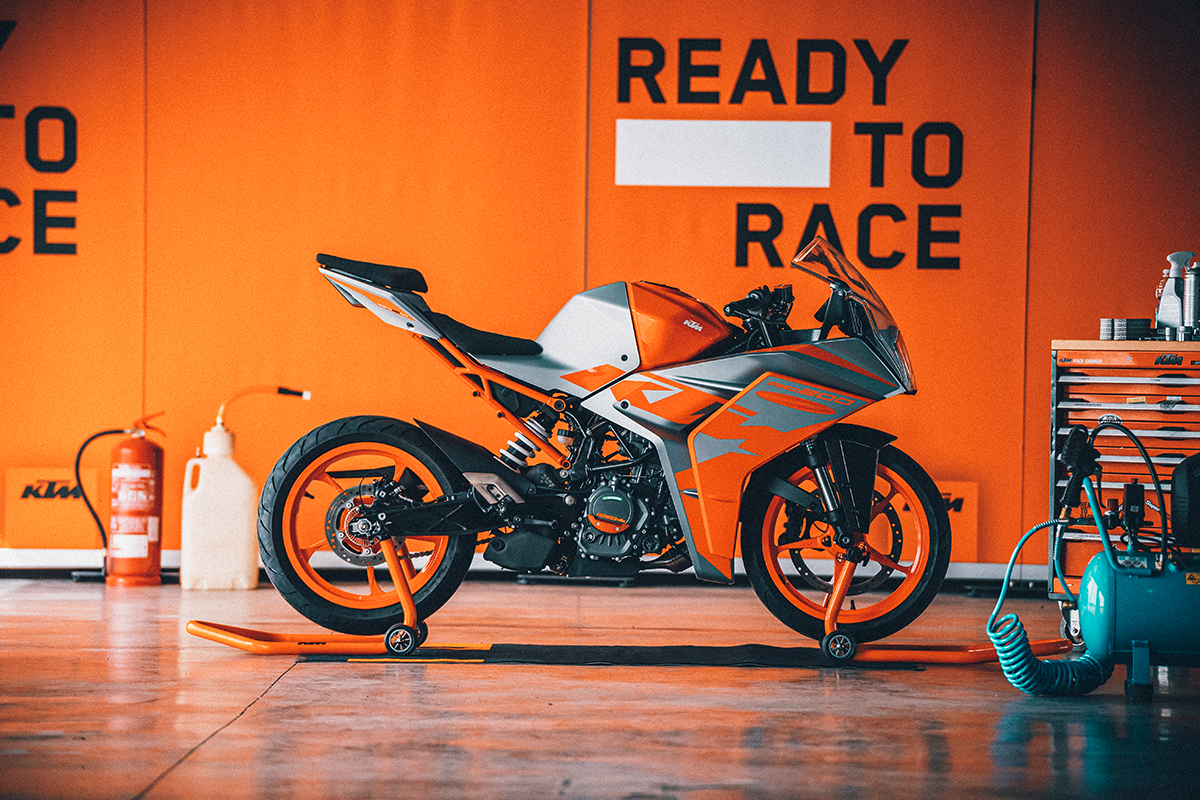KTM presenta las nuevas RC390 y RC200