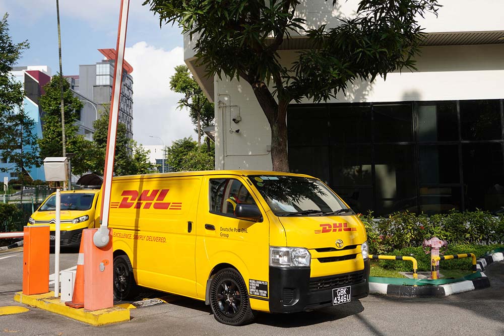 50 furgonetas de DHL estarán equipadas con el prototipo sin aire Michelin UPTIS