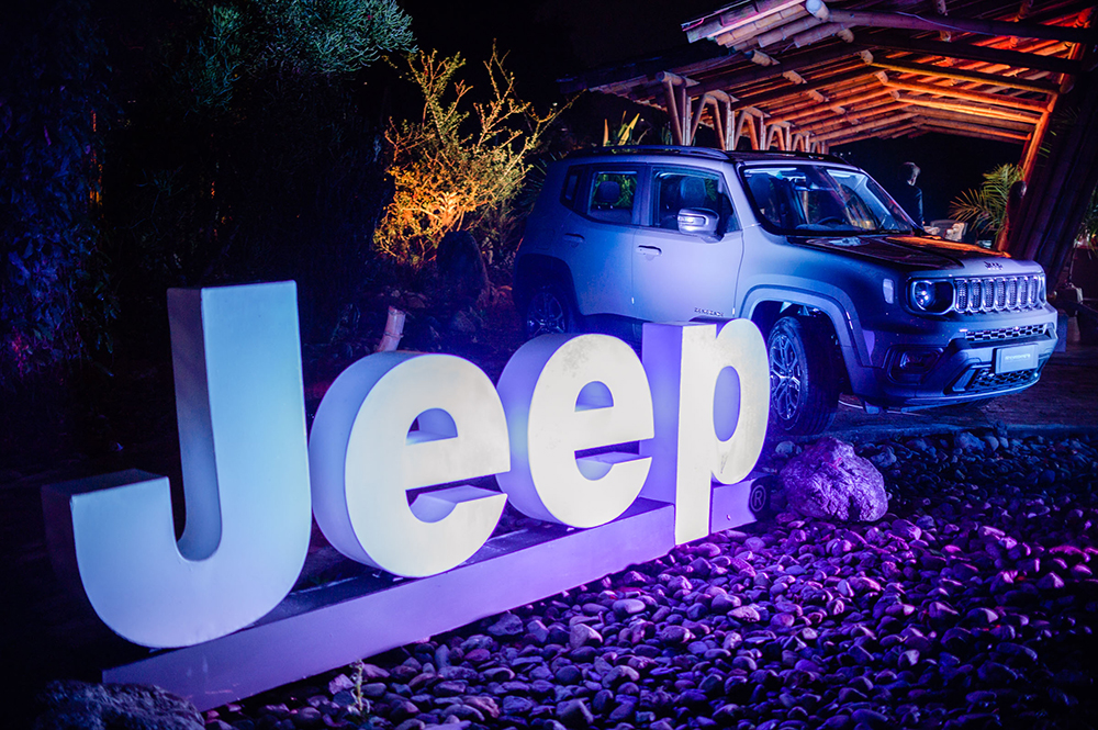 ¿Ya conoce el Jeep® Renegade Turbo?  El SUV off-road más nuevo de la Manada