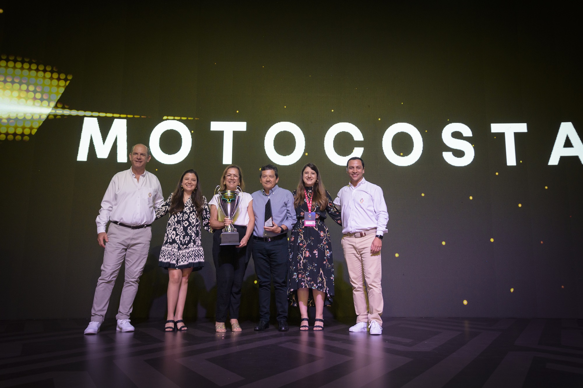 MOTOCOSTA DE BARRANQUILLA Y JUANAUTOS DE CARTAGENA RECIBIERON EL GALARDÓN ‘DEALER OF THE YEAR’ DE RENAULT